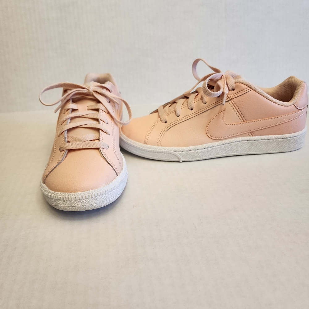 New Never Worn Nike Pink Sneakers, Women's size 7.5